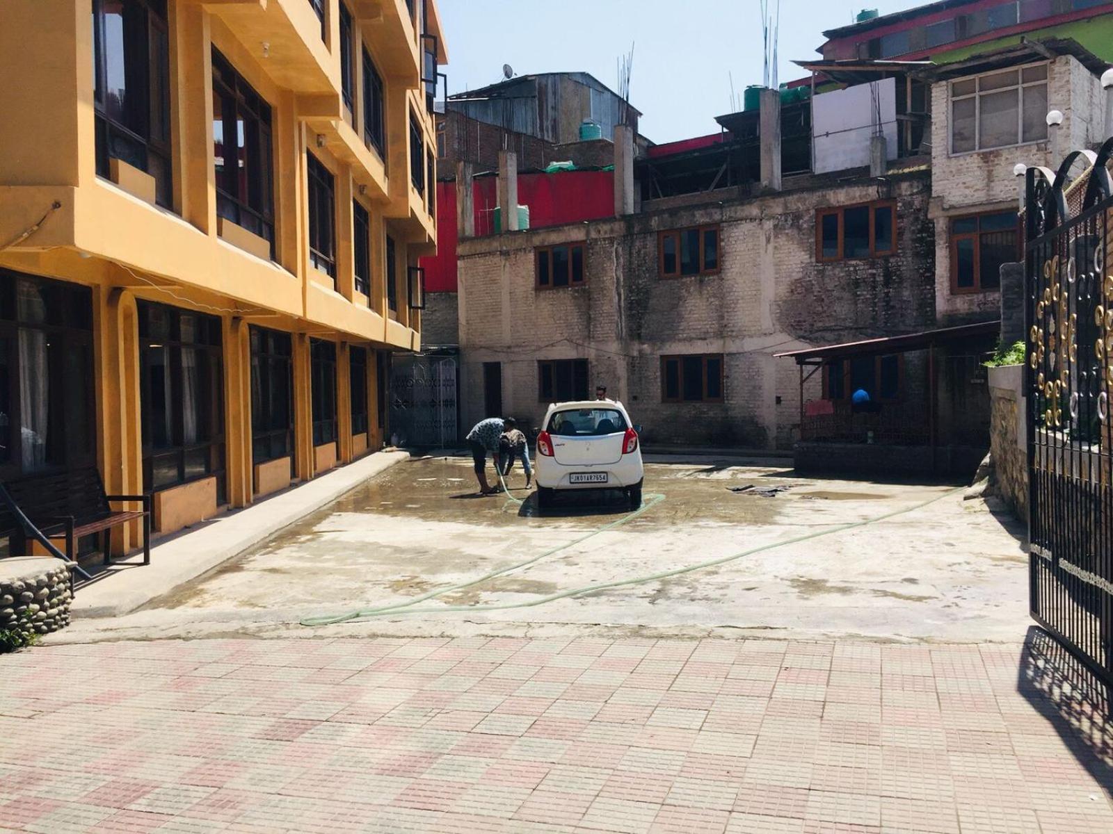 Kashmir Hill Town Hotel Srinagar  Exterior photo